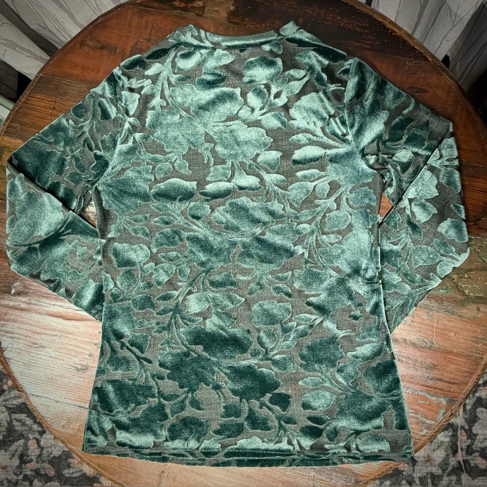Grace & Lace Green Floral Velvet Mock Neck Long Sleeve Top (XS) - Picture 4 of 11